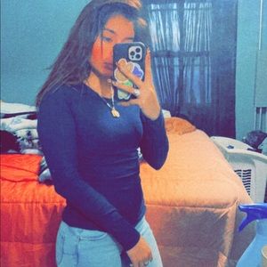 Meet your Posher, Andrea corona